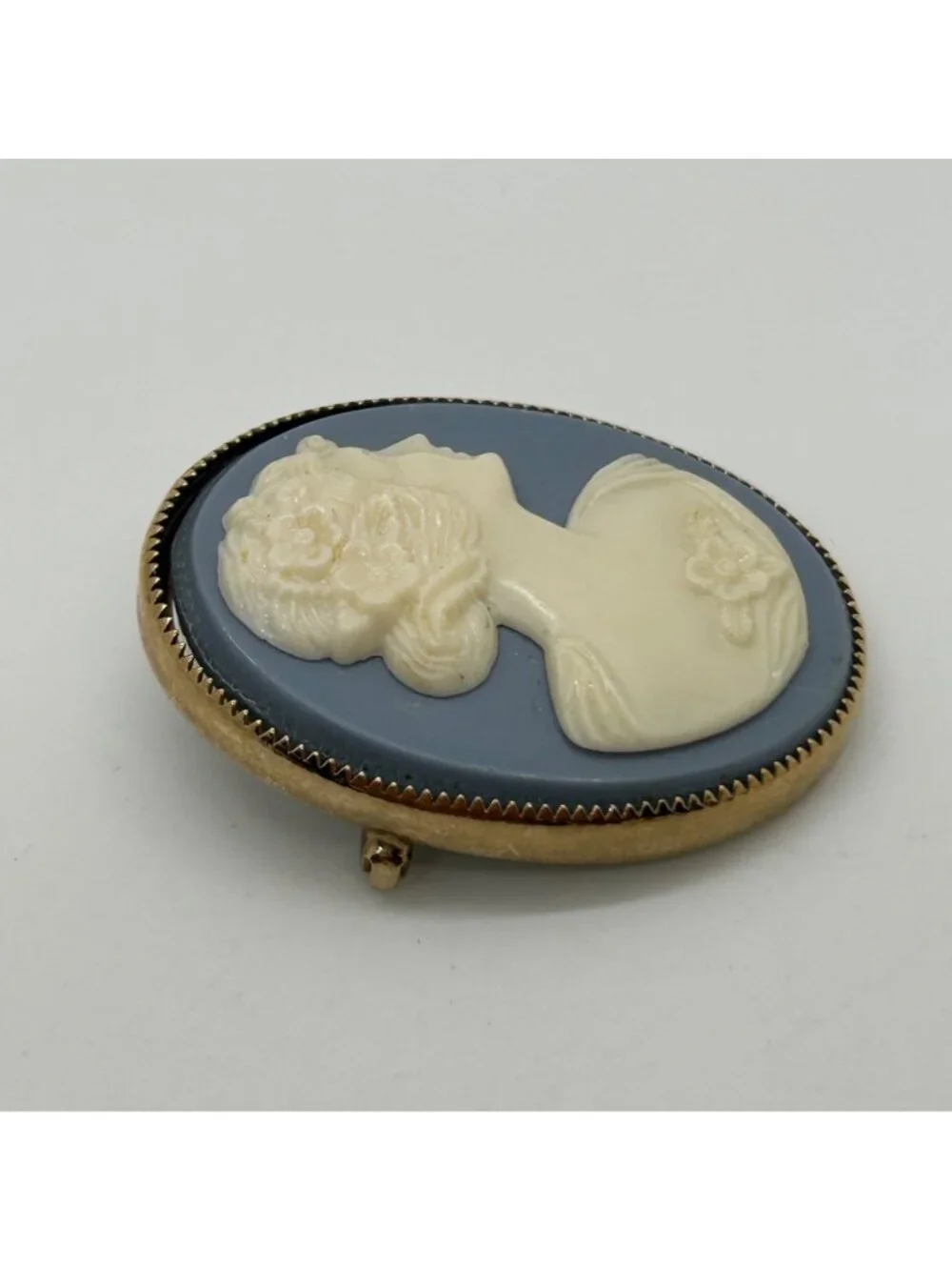 Vintage Acrylic Cameo Brooch Pin Blue Oval Gold Tone Portrait Classic Estate